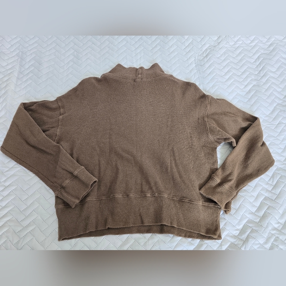 Monrow Soft Waffle Knit Long Sleeve Crop Pullover - Picture 4 of 4